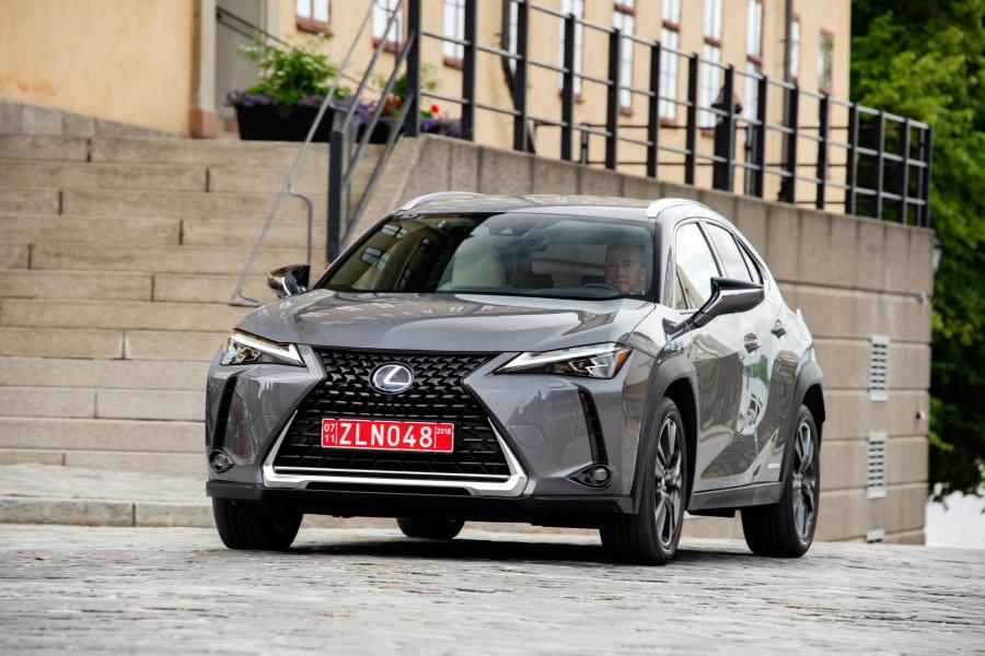  Lexus UX250h 2018 года  (WW) (фото 27 из 40)